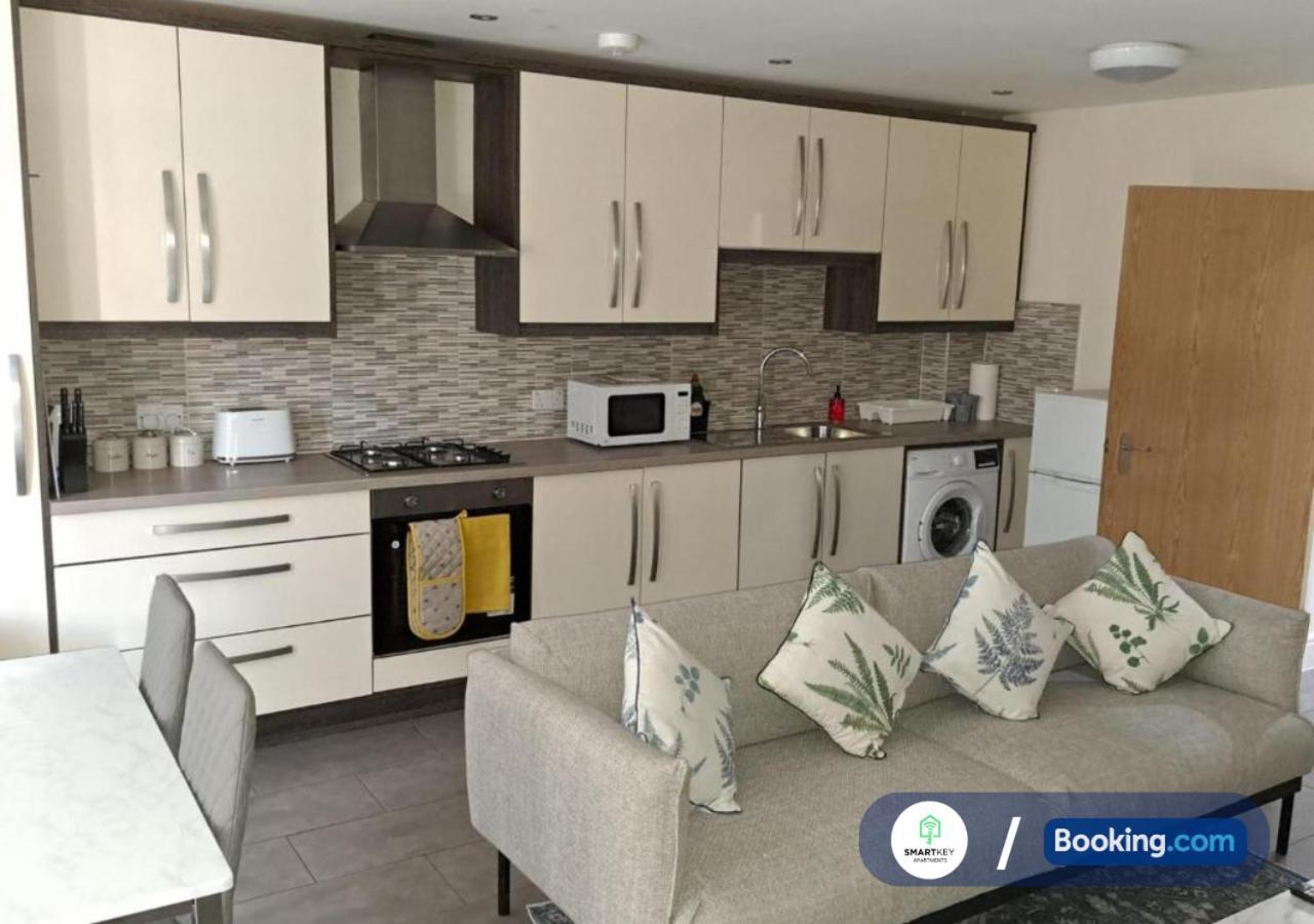 Modern 2 Bed 2 Bath Apartment Free Parking วัตฟอร์ด ภายนอก รูปภาพ