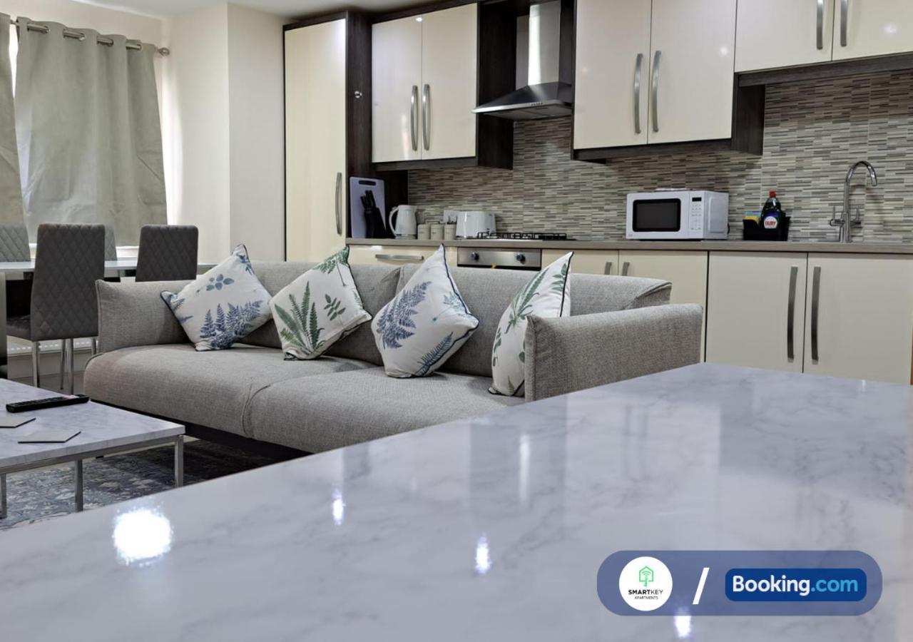 Modern 2 Bed 2 Bath Apartment Free Parking วัตฟอร์ด ภายนอก รูปภาพ