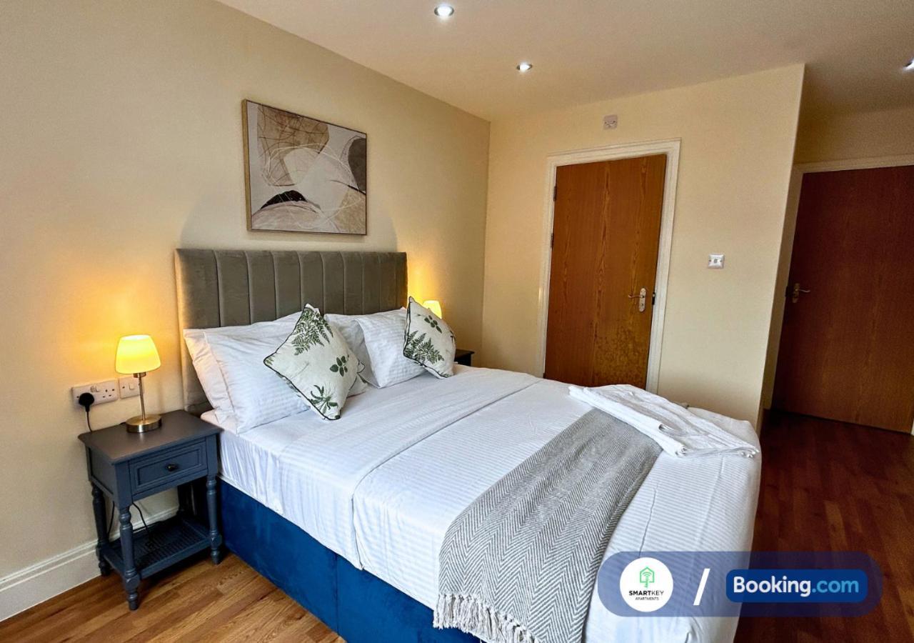 Modern 2 Bed 2 Bath Apartment Free Parking วัตฟอร์ด ภายนอก รูปภาพ