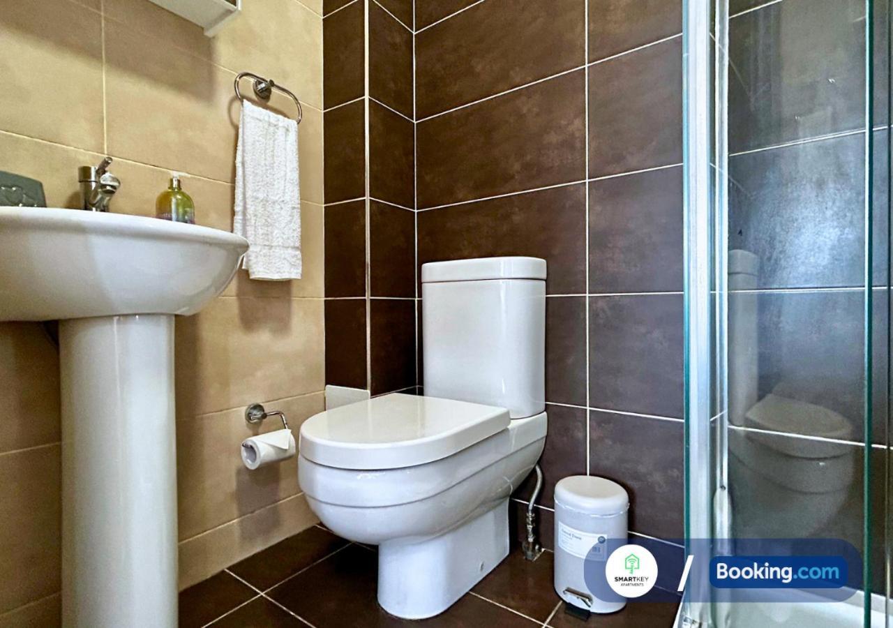Modern 2 Bed 2 Bath Apartment Free Parking วัตฟอร์ด ภายนอก รูปภาพ