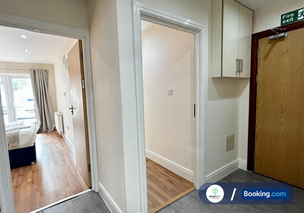 Modern 2 Bed 2 Bath Apartment Free Parking วัตฟอร์ด ภายนอก รูปภาพ