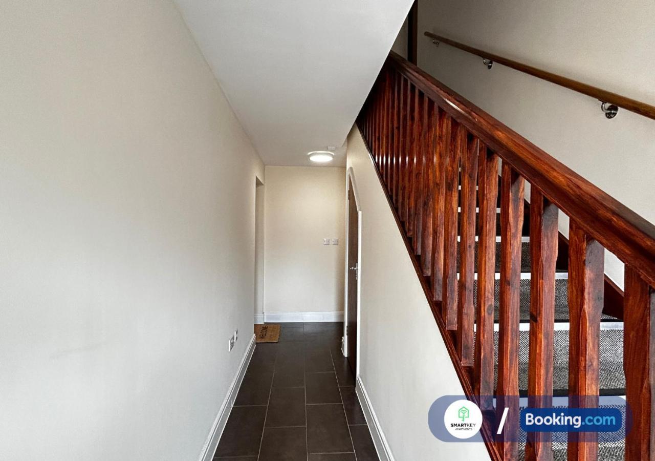 Modern 2 Bed 2 Bath Apartment Free Parking วัตฟอร์ด ภายนอก รูปภาพ